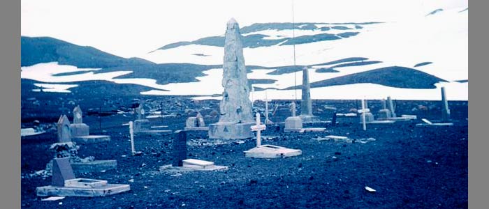 graves in Deception island